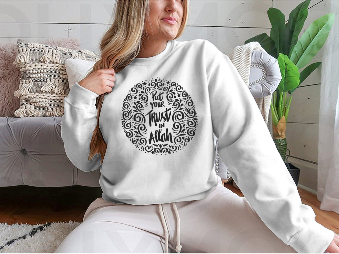 Put Your Trust In Allah. Quran Quote Trendy Style T-Shirt