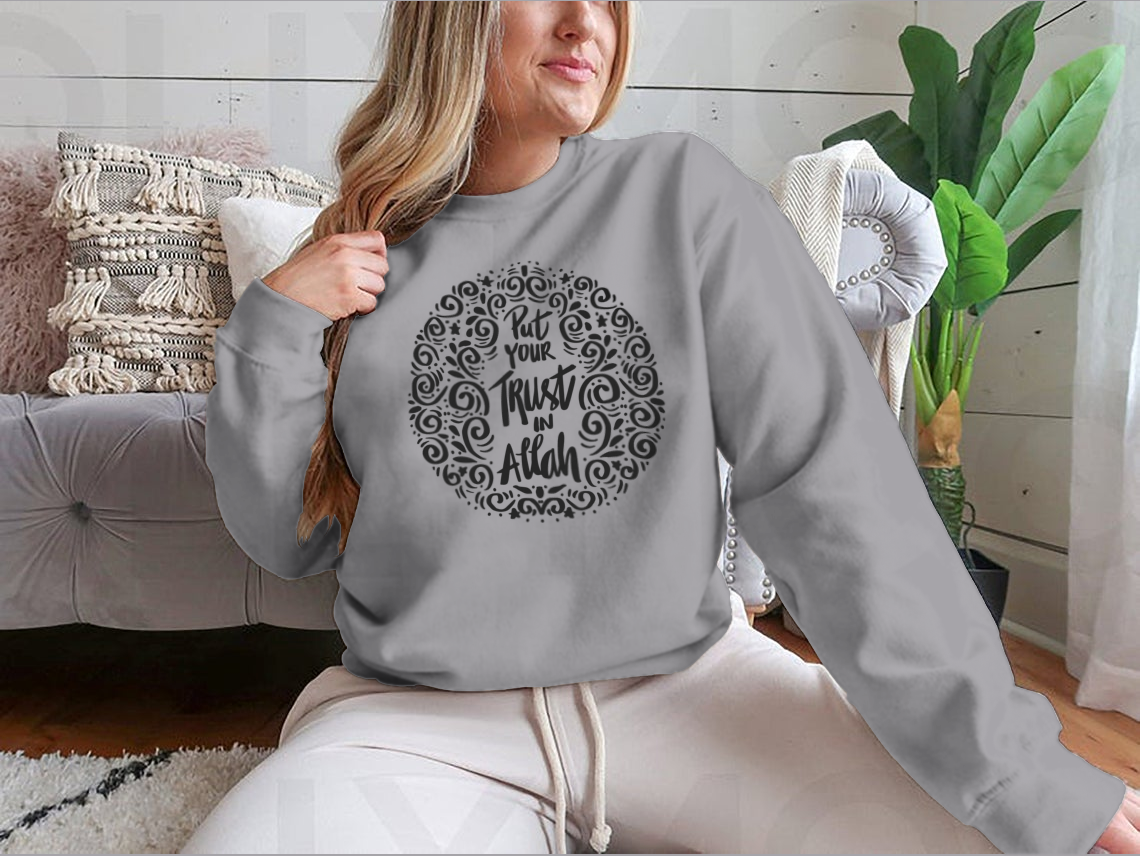 Put Your Trust In Allah. Quran Quote Trendy Style T-Shirt
