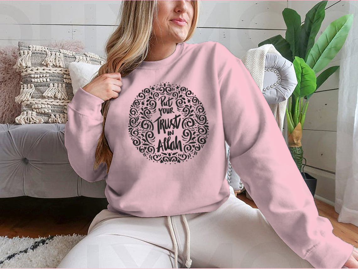 Put Your Trust In Allah. Quran Quote Trendy Style T-Shirt