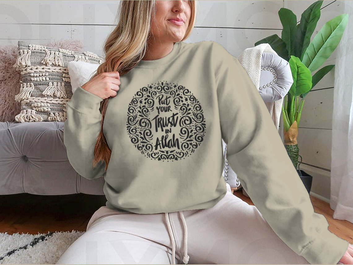 Put Your Trust In Allah. Quran Quote Trendy Style T-Shirt