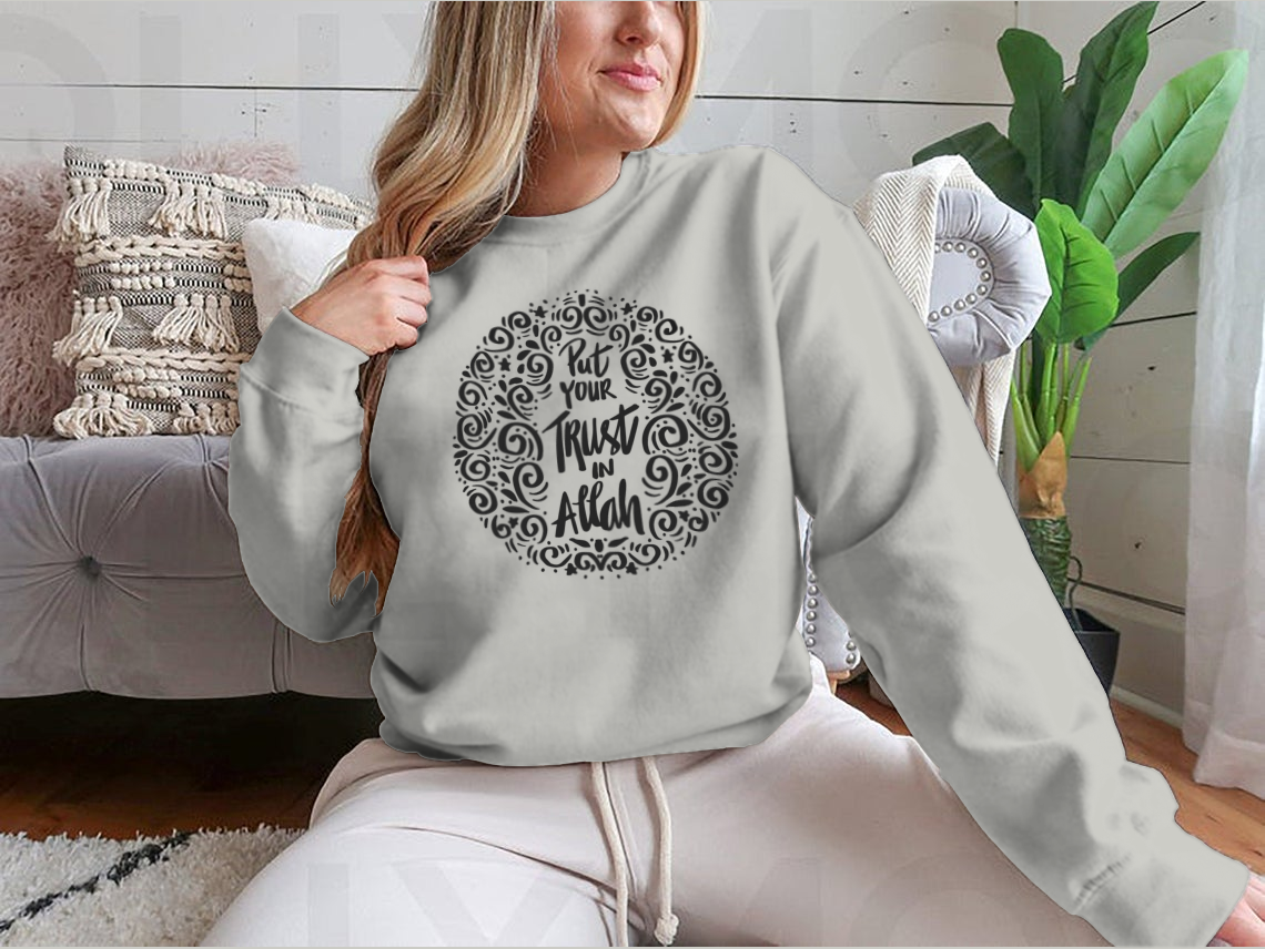 Put Your Trust In Allah. Quran Quote Trendy Style T-Shirt